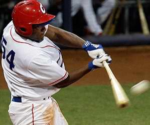 Marines, Hawks y Dragons, cerca de 8 millones por Alfredo Despaigne.