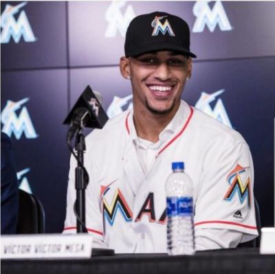 Los Marlins le ofrecen gran oportunidad a Vctor Vctor Mesa.