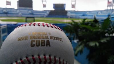 Matanzas barri y Santiago ascendi a la cima del bisbol en Cuba.