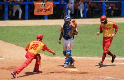 Matanzas y Granma mandan en semifinales beisboleras.