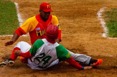 Matanzas hiere a Las Tunas en semifinal beisbolera.