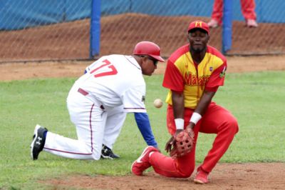 Matanzas vence a Pinar del Rio en 63 Serie Nacional de Beisbol.