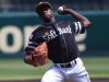 Moinelo y Raidel Martínez salvan sus primeros juegos en béisbol de Japón.