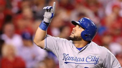 Kendrys Morales conecta primer jonrn y Reales ganan