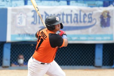 Mor optimista con el Villa Clara de la 62 Serie de Beisbol.