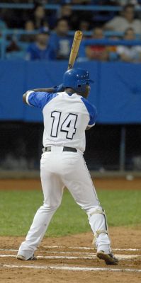 Noticia: Industriales gana tres en fila.