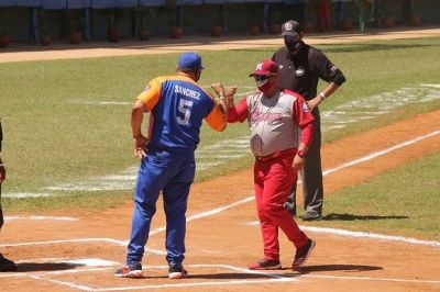 Occidente gana en Juego de Estrellas del bisbol en Cuba.