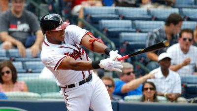 Hctor Olivera conecta su primer hit en las Mayores