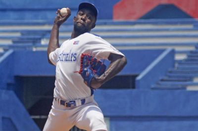 Pavel Hernndez propina no hit, no run a equipo de Holgun.