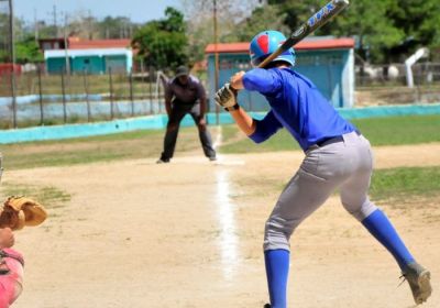 Peloteros espirituanos del 15-16 otra vez a final nacional.