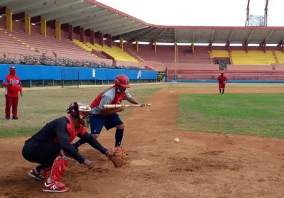 Peloteros regresan a entrenamientos en Matanzas.