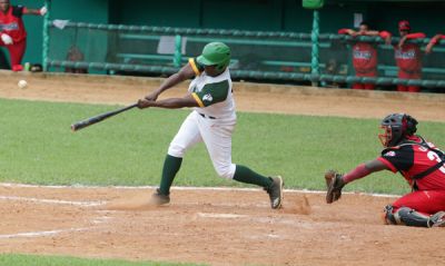 Pinar derrota a Camaguey mientras Industriales frena a Ciego de Avila.