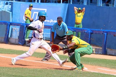 Pinar del Rio solo en la cima de la clasificacin de la 63 Serie de Beisbol.