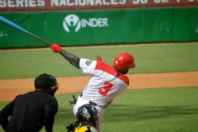 Pinar del Río vence a Artemisa y afianza su liderato en la 65 Serie Nacional de Béisbol.
