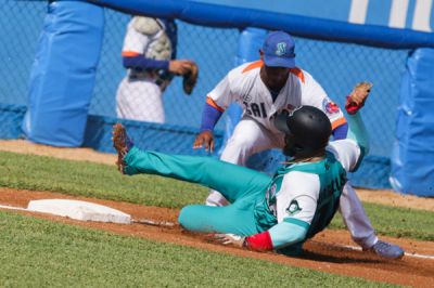 Piratas sorprenden al líder Matanzas y lo derrotan por segunda vez consecutiva en la Serie Nacional.