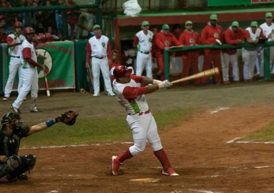 Play off de la 57 SNB: Leadores hacen trizas al pitcheo granmense.