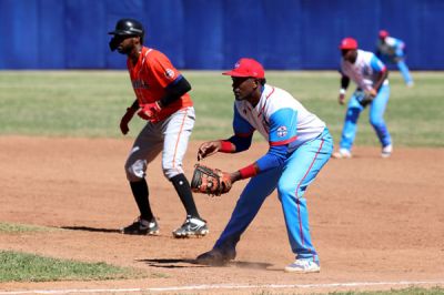 Portuarios se adelanta en play off de Liga lite del Beisbol.