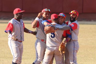 Portuarios ms cerca del ttulo en Liga lite del Beisbol.