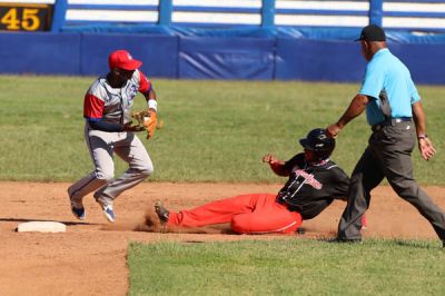 Portuarios sigue en racha en Liga lite del Beisbol Cubano.