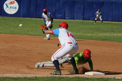 Portuarios vence al lder en Liga lite del Beisbol Cubano.