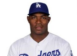 Puig da otro HR y Dodgers gana en 10