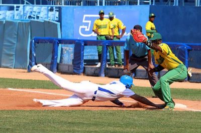 Ya no quedan equipos invictos en la 63 Serie Nacional de Beisbol.