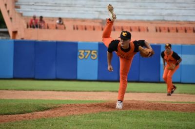 Al quinto juego la final de la Serie Sub-23 de Bisbol.