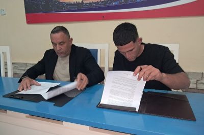 Randy Román Martínez renueva contrato con los Dragones de Chunichi y apunta a consolidarse en Japón.