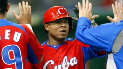 Rangers le dan contrato de liga menor al OF cubano Alexei Bell.