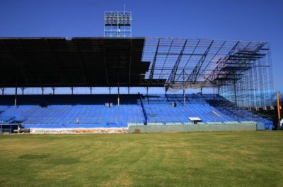 Remodelan el mayor estadio de Bisbol de Cuba