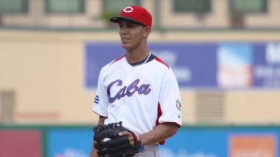 Representantes de peloteros cubanos elevan sus quejas a Grandes Ligas