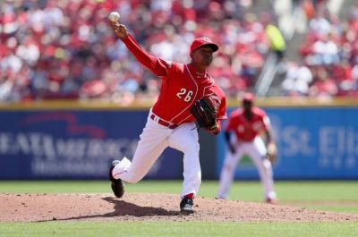 Rojos envan a pitcher cubano Iglesias a las Ligas Menores