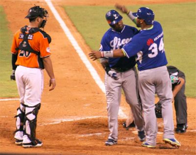 Ruiz y Ortiz guiaron victoria del Licey sobre los Toros