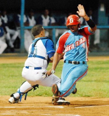 Rumbo a la postemporada del bisbol cubano. Chispas en un polvorn