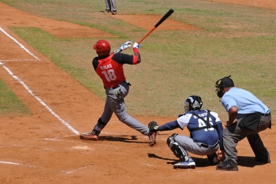 Santiago y Camagey por mantener invicto en sub 23 de bisbol.