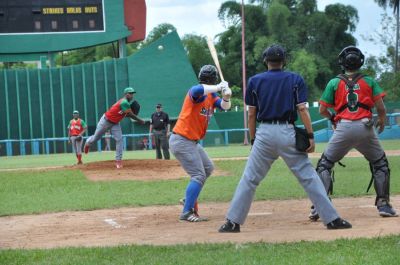 Santiago de Cuba y Camagey con excelente paso en Bisbol Sub-23.