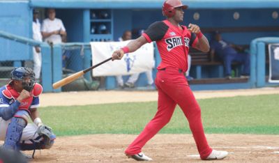 Santiago de Cuba derrota a Las Tunas y sale delante en el playoff.