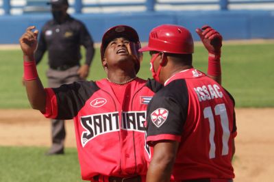 Santiago de Cuba llega a 19 victorias en la 61 Serie Nacional de Bisbol.