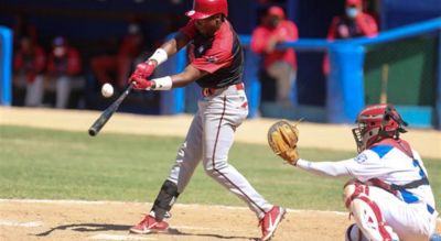 Santiago retoma liderazgo en campeonato cubano de bisbol.