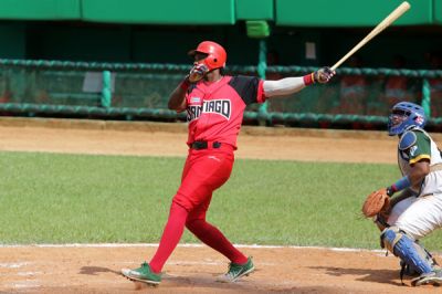 Santiago venci a Industriales en clsico beisbolero.