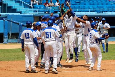 Sensacional triunfo de Industriales en play off beisbolero.