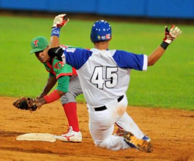 56 Serie Nacional de Bisbol en Cuba Bola escondida?