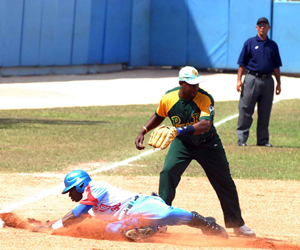 Serie Nacional de Bisbol: Se enfrentan los lderes Ciego y Pinar