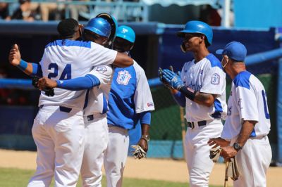 61 Serie Nacional de Bisbol. Industriales barri a Santiago de Cuba.