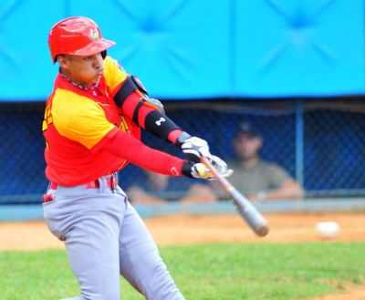 Serie Nacional de Bisbol. Industriales y Pinar tocan fondo.