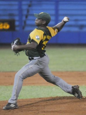 De la Serie Nacional de Bisbol. Polos opuestos.