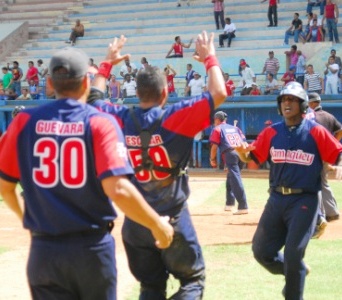 56 Serie Nacional de Bisbol. Toros a cornadas contra Leones.