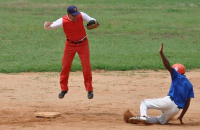 Se soltaron las escobas en el Campeonato de Bisbol