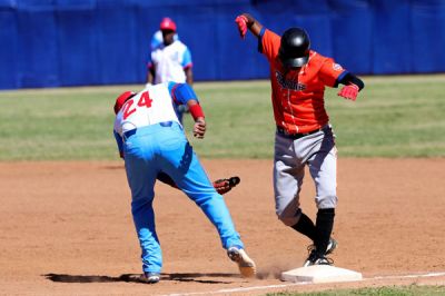 Tabacaleros y Portuarios barrieron en Liga lite del Beisbol.