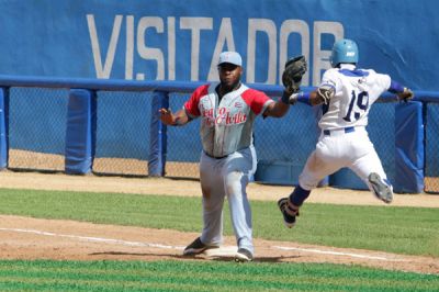 Tigres de Ciego de Ávila arrasan 24x4 a Pinar del Río y firman otro súper nocaut en la 64 Serie Nacional de Béisbol.
